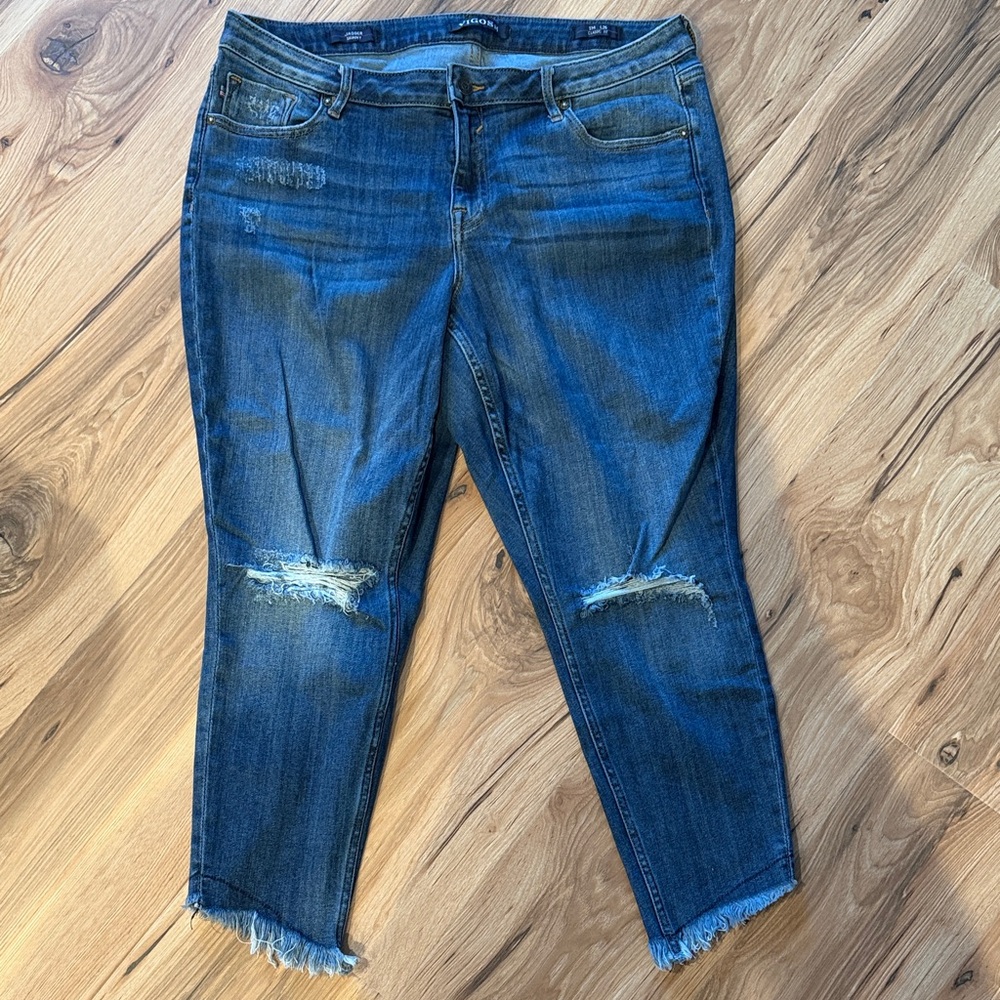 Vigoss Women's Dark Blue Ripped Skinny Jeans. Excellent Condition
